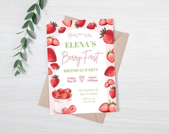 Puede incluir: Una invitación rosa para una fiesta de cumpleaños con fresas en acuarela. La invitación dice "ELENA'S Berry First Birthday Party" con detalles del evento. La invitación está en un sobre de papel kraft.