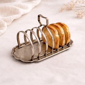 Vintage Silver Plated Toast Rack with Tray – 6 Slot English Breakfast Server, Engraved EPNS Tableware, Retro Kitchen Decor