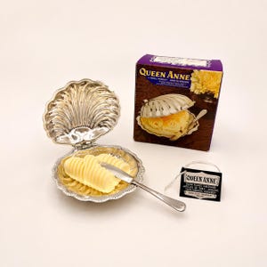 Vintage Queen Anne Shell Butter Dish Silver Plated, England Butter Server with Knife, Scallop Dish with Lid, Caviar Dish