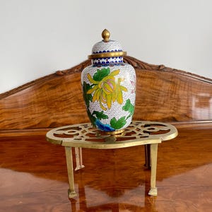 Vintage Chinese Cloisonné Lidded Jar – Brass & Enamel Floral Design – 15 cm