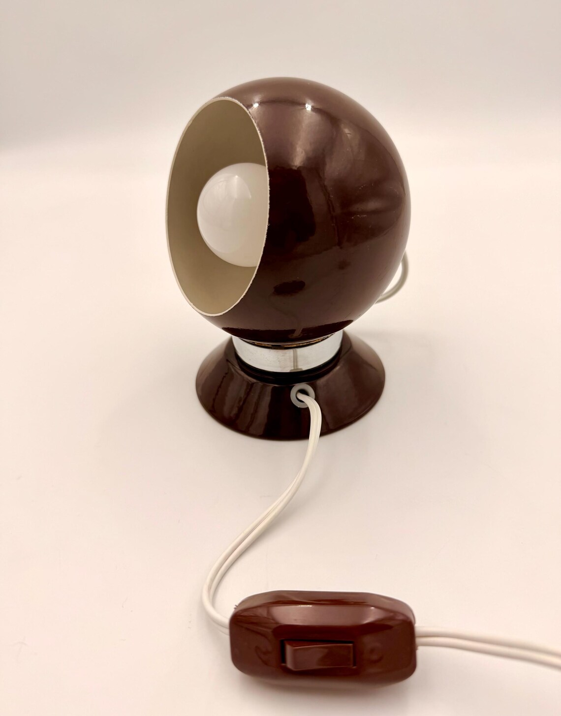 Danish Magnetic Ball Lamp by Benny Frandsen for ABO Denmark, 1970s Space Age Eyeball Lamp, MCM Table Lamp, foto 4 di 5