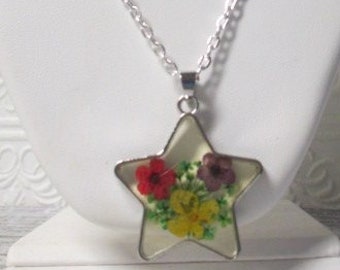 DRIED FLOWER NECKLACE Star with Wildflowers Encased in Resin Pendant Silvertone Chain