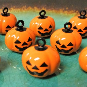 10 Halloween Pumpkin Bell Pendants - Jack O Lantern Charms