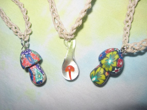 Green Transforming Mushroom Pendant Necklace Stash Pipe