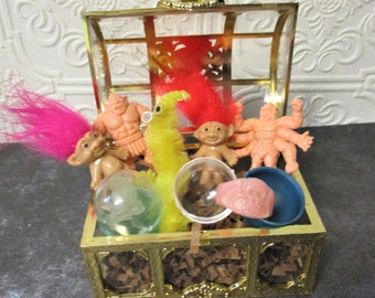 Beanster Goods Goody Gift Treasure Chest - Retro Toys - Vintage Kinnikuman Muscle Men, Trolls, Gumball Skull Rings, Squirmle Worm