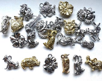 25 Vintage Plastic Charms