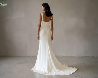 Minimalistisches Meerjungfrau-Hochzeitskleid mit quadratischem Rücken, minimalistisches, schlankes Krepp-Etui-Brautkleid mit Kapellenschleppe, elegantes Brautkleid mit quadratischem Ausschnitt.