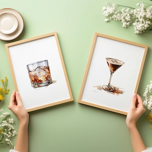 Zestaw wydruków artystycznych Espresso Martini i Whiskey on the Rocks 2 sztuki – minimalistyczny elegancki wystrój wózka barowego w akwareli do wydrukowania na ścianie