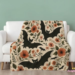 Floral Bat Halloween Blanket, Spooky Season Halloween Throw Blanket, Halloween Decor, Halloween Ghost Blanket for Baby, Spooky Ghost Blanket Bild 4