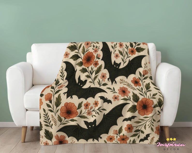 Floral Bat Halloween Blanket, Spooky Season Halloween Throw Blanket, Halloween Decor, Halloween Ghost Blanket for Baby, Spooky Ghost Blanket Bild 4