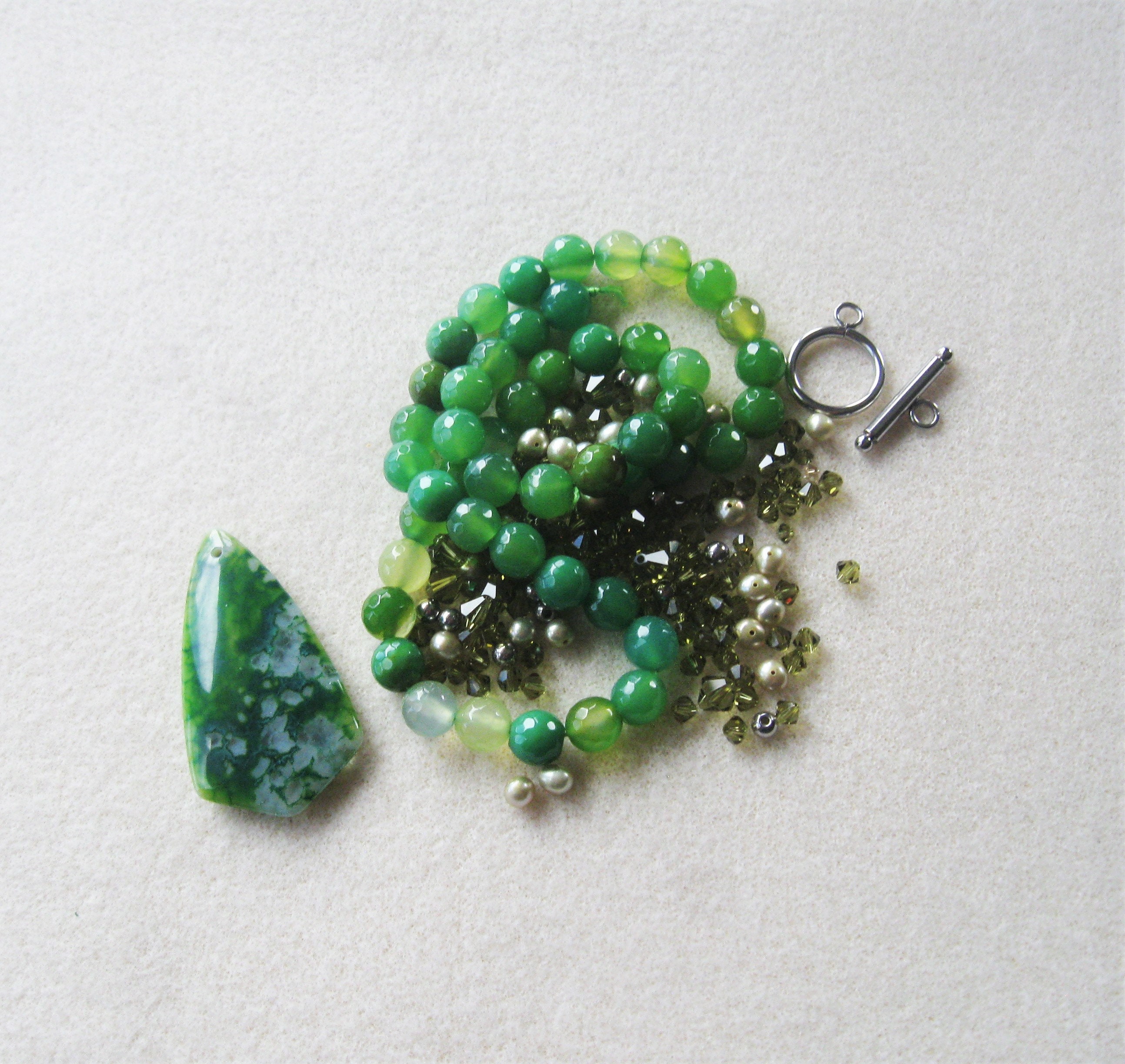 Collier Vintage En Agate Verte - 72cm - 26 Perles Plates + Pendentif Goutte - Occasion