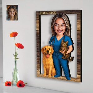 Ritratto di caricatura personalizzato di donna, veterinaria, dalla tua foto, stampa UV su parete in MDF, regalo caricaturale, faccia buffa, decorazione per la casa