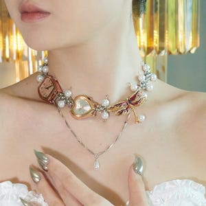 Collana girocollo con orologio a forma di libellula gotica, collana con orologio steampunk, collana girocollo vittoriana dark, collana a catena a strati, collana d'avanguardia, collana girocollo con orologio vintage