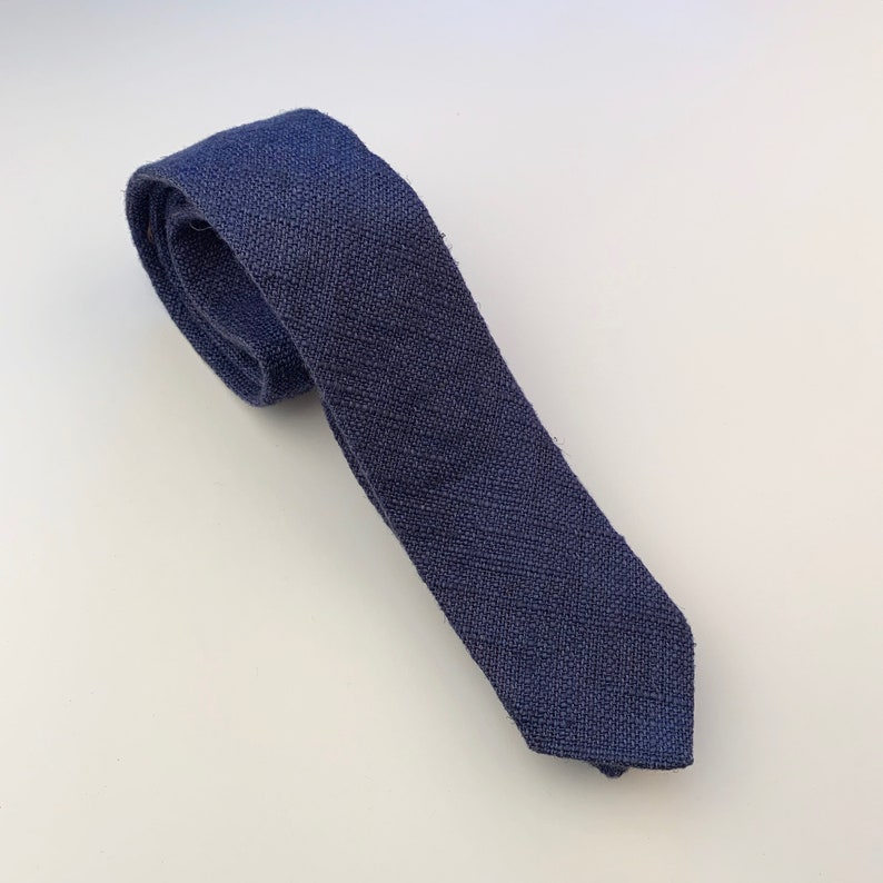 narrow solid blue knit neck tie John Henry 2 inch 80s vintage necktie