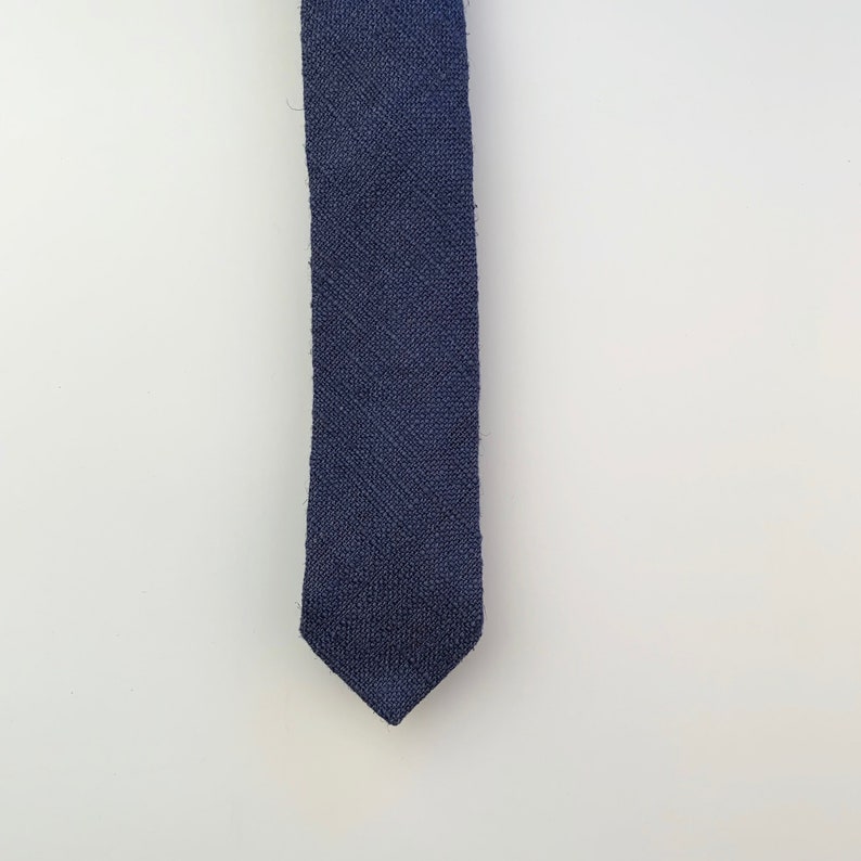 narrow solid blue knit neck tie John Henry 2 inch 80s vintage necktie