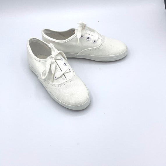 time and tru white canvas shoes