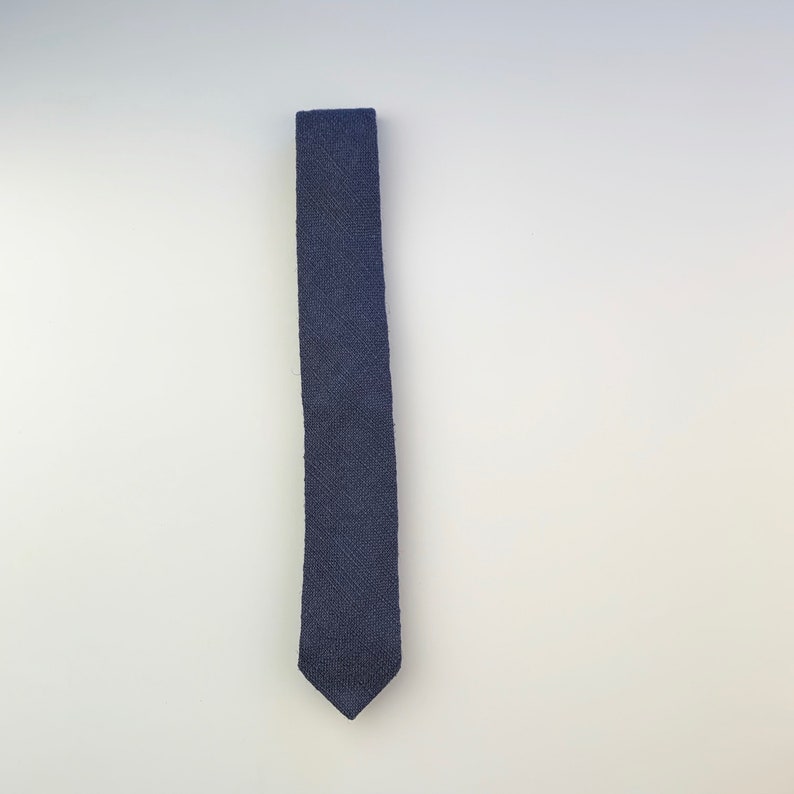 narrow solid blue knit neck tie John Henry 2 inch 80s vintage necktie