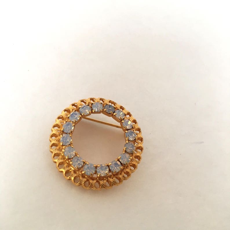 Shiny Yellow Gold and Rhinestone Scarf Pin Round Filigree Brooch