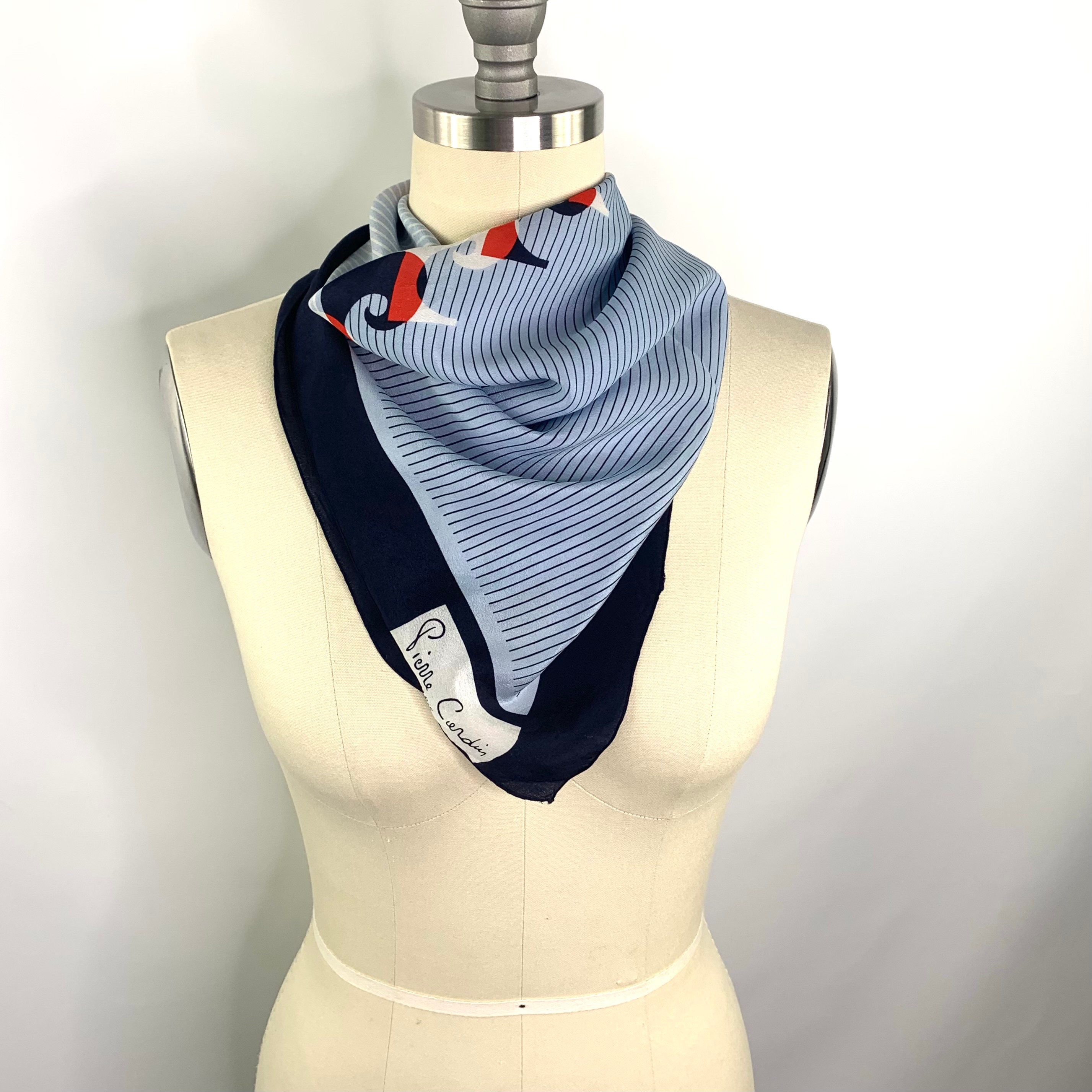 Pierre Cardin bufanda de seda de años vintage diseñador - Etsy