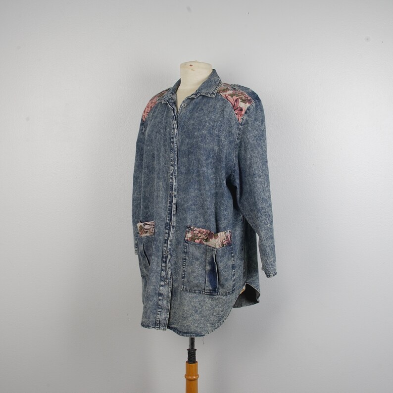 Acid Wash Denim Floral Print Long Jacket with Pockets XXL 1X 80s to 90s vintage oversize button up top 46 bust Blue Long Sleeve Shirt