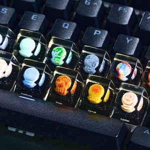 Solar System Planet Artisan Tastenkappen - Handgefertigte Resin Tastenkappen für Cherry MX Switches