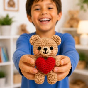 Valentine Bär Schlüsselanhänger Häkelanleitung: Amigurumi Herz (PDF Anleitung)