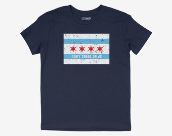 Maglietta per bambini con bandiera di Chicago e scritta "Gadsden" / Maglietta per ragazzi "Don't Tread On Us" / Maglietta politica per bambini / Abbigliamento per giovani attivisti / Maglietta con grafica di protesta