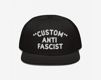 Benutzerdefinierte antifaschistische Snapback-Hut | Personalisierte Flat Bill Cap | Bestickte Anti Faschismus Streetwear | Hut aus Hut