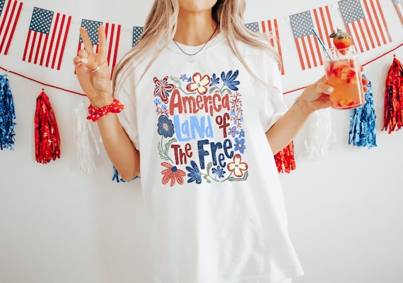 Land Of The Free Shirt, Boho Vintage America Tee, Woman American Gift, American Mom Tshirt, Patriotic Gift, 4th Of July Tee, Floral America