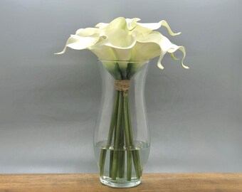 Real Touch Flower Arrangement. Cream White Calla Lilies Lily in Faux Water Clear Glass Vase. White Centerpiece. Spring Flowers.