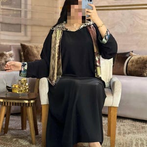 Moroccan Jilbab with Floral Leopard Print Scarf: Elegant Crepe Abaya
