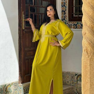 Moroccan Caftan with Intricate Floral Embroidery and Matching Belt – Handmade Traditional Dress for Special Occasions