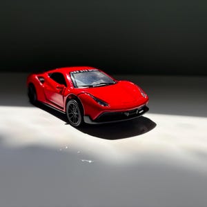 フェラーリ 488 GTB ダイキャストカー – 1:43スケール レッド プルバックトイ | 子供とコレクター向けの合金モデルカー | AMZGarage