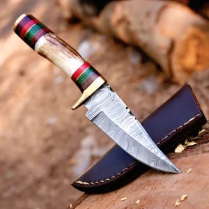 Hand-Forged Damascus Steel Skinner Knife: Stag Horn Handle, Twist Pattern