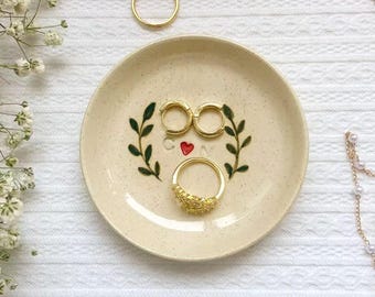 Custom wedding ring ceramic dish Anniversary ring dish Engagement ring Tray Bridesmaid gift ceramic Date name dish Initials ceramic dish