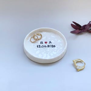 Prato de cerâmica para anel de noivado, presente para madrinhas de casamento, aniversário, joias, bandeja de cerâmica, prato de cerâmica com iniciais para anel, presente artesanal para o Dia dos Namorados