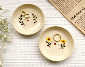 Custom Date and Initials ring ceramic dish Wedding ring dish Engagement jewelry ceramic dish Birthday gift for bestie Custom Wedding Gift