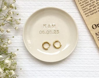 Custom ceramic Initials ring dish,Anniversary ring ceramic dish Engagement Jewelry Tray Wedding bridesmaid gift Wedding Ring Dish
