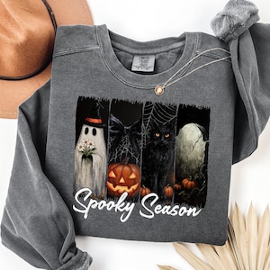 Comfort Colors®Spooky Season Sweatshirt,Retro Spooky Tshirt,Spooky Halloween Shirt,Fall Vibes,Cozy Season Tee,Cute Fall Shirt,Halloween Gift