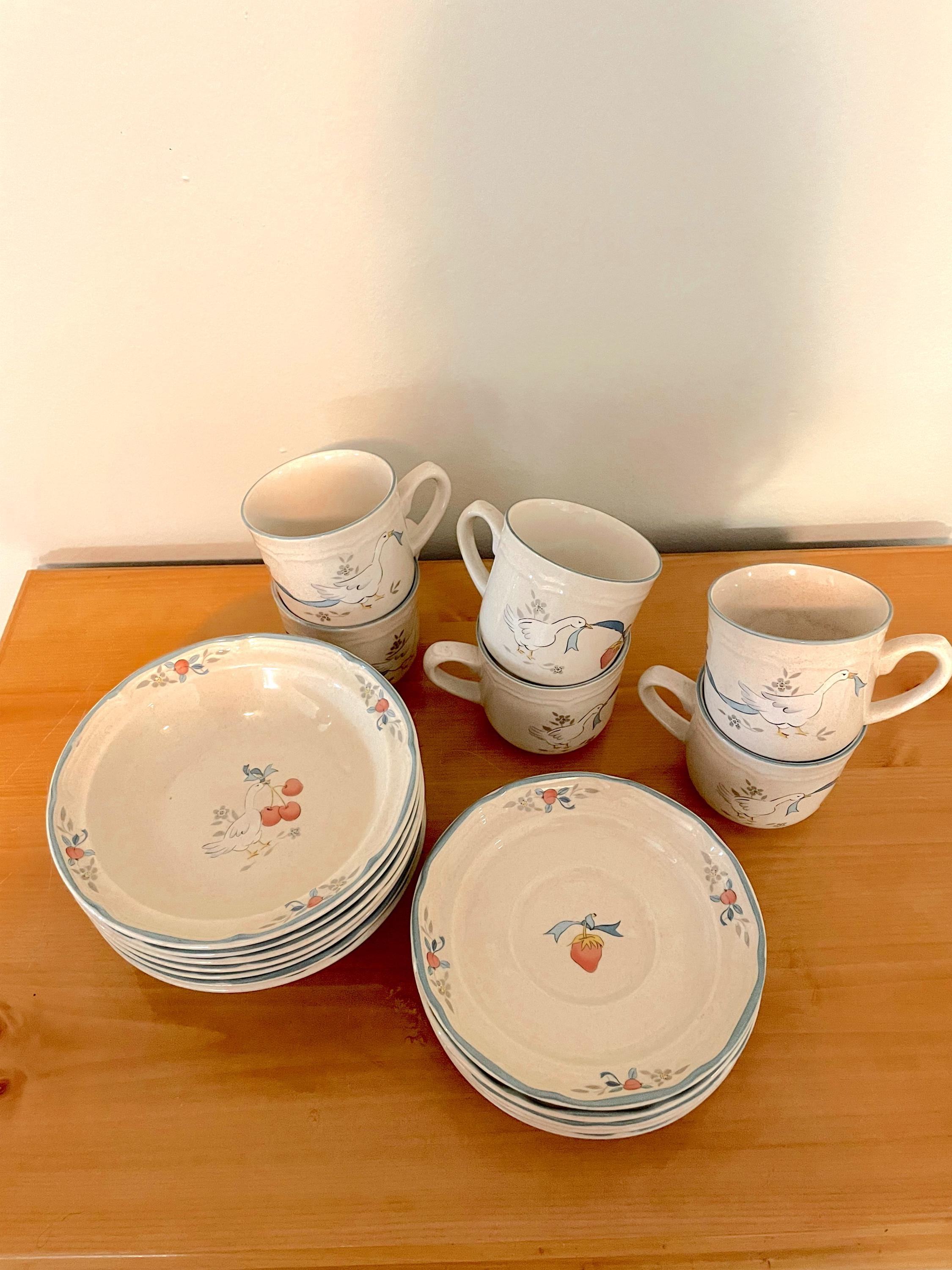 Vintage Duck Dinnerware Dish Set - International China Stoneware - 18 Piece Rustic Farmhouse Plates, Bowls, & Mugs