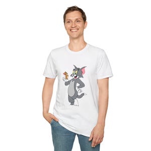 Maglietta con personaggio dei cartoni animati giocoso, maglietta grafica divertente, abbigliamento casual, regalo per tutte le età, moda estiva, stile unisex