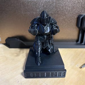 Kneeling Knight Pen Holder