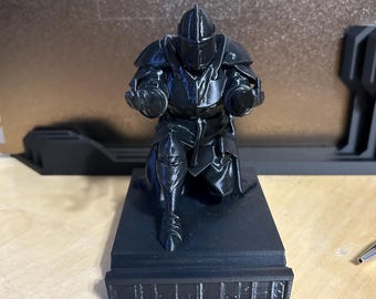 Kneeling Knight Pen Holder