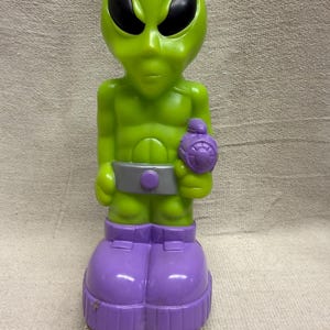Vintage 1994 Alien Blow Mold Light Cover – Retro Space Decor Accessory