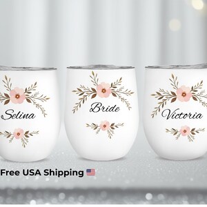 Wijnbeker bruiloft plaatskaart – gepersonaliseerde bloemen 12oz roestvrijstalen beker – gastgeschenk of gunst – aangepaste naam – gratis verzending in de VS