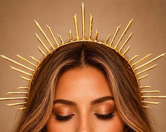 Diadema de corona dorada de diosa con forma de sol exagerado, accesorio llamativo para el cabello de reina nupcial de festival.