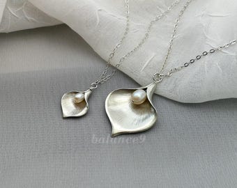 Calla Lily Flower Necklace, Dainty large or small silver pendant, Jewelry gift, Bridesmaid Wedding