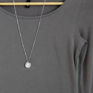 Collar con sello de cera, colgante de plata antigua con disco inicial, regalo de joyería para ella