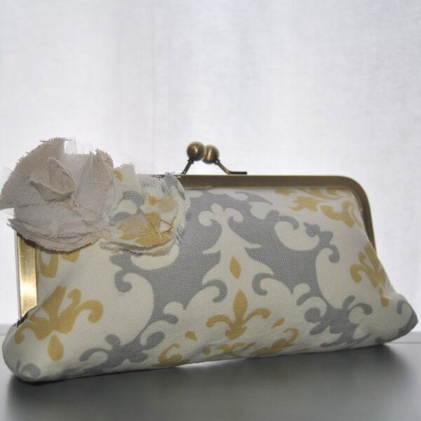 simple stylish sarah clutch