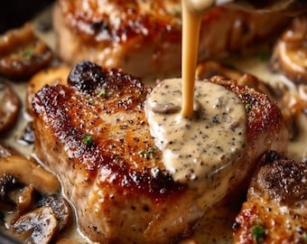 Receta fácil de chuletas de cerdo cremosas con champiñones y ajo - Estilo restaurante (Descarga digital)